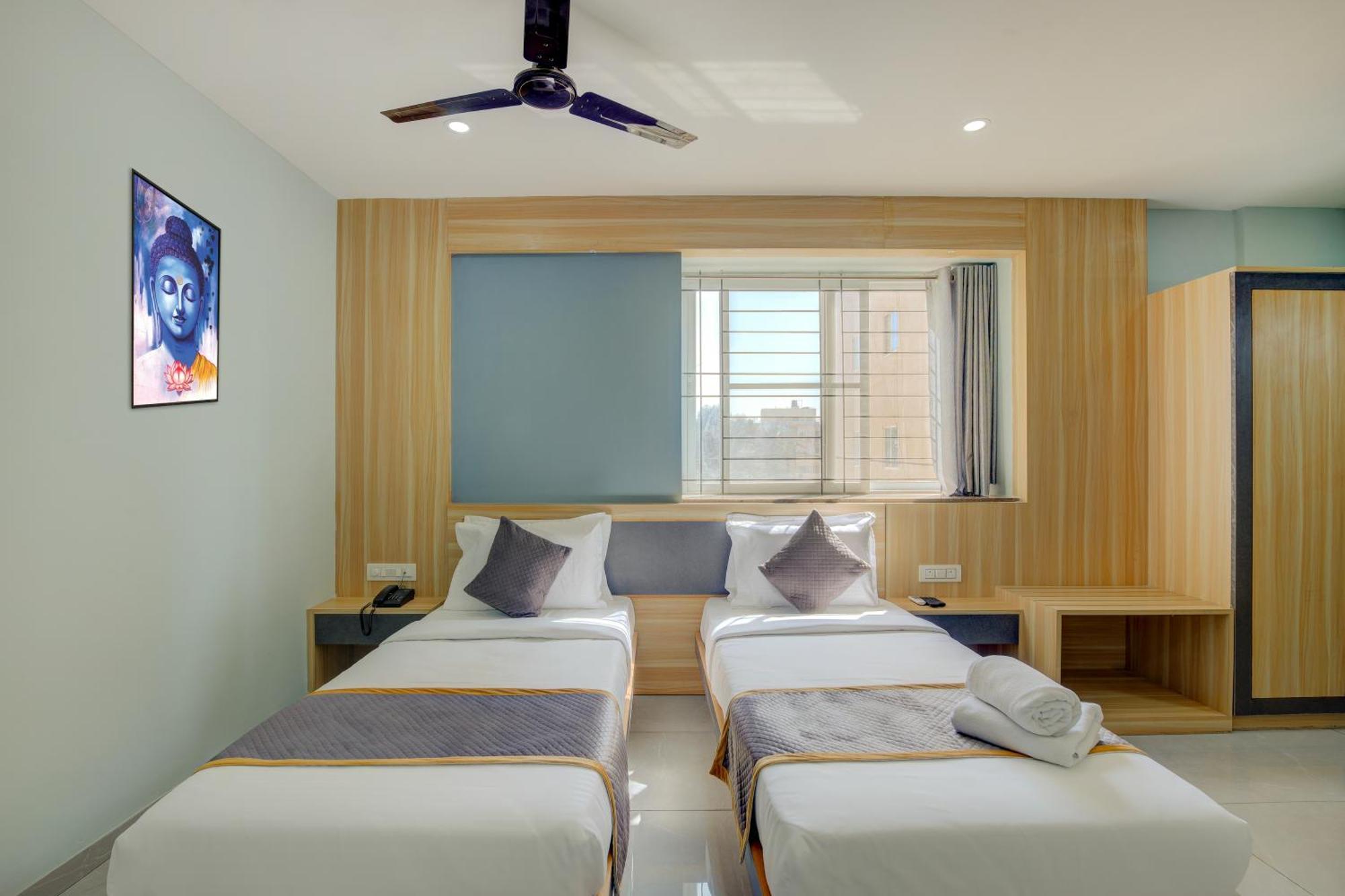 העיר בנגלור Hotel Park Lane Yelahanka מראה חיצוני תמונה