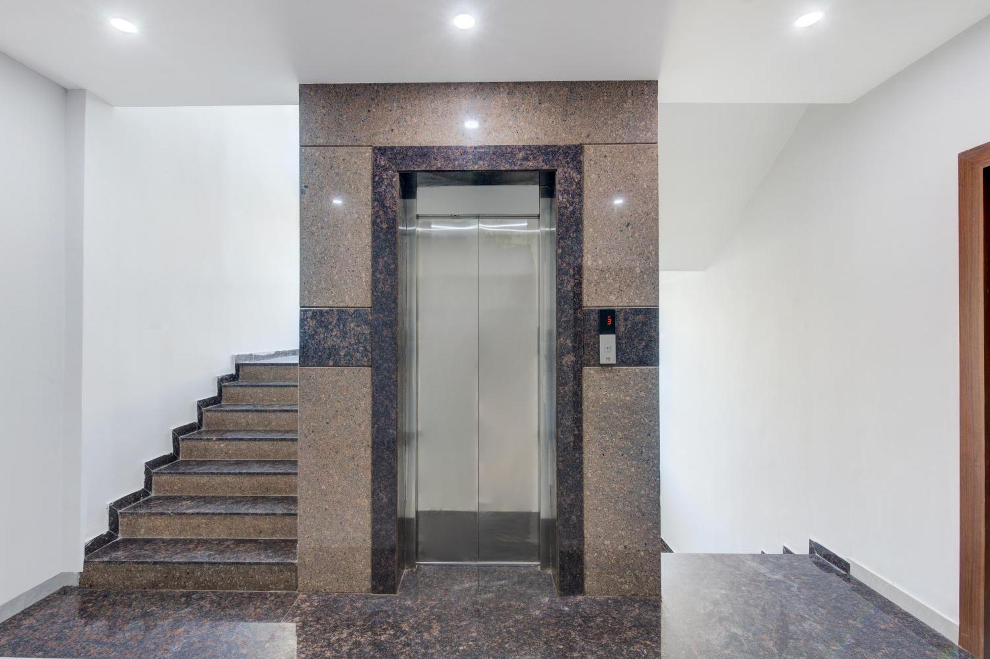העיר בנגלור Hotel Park Lane Yelahanka מראה חיצוני תמונה